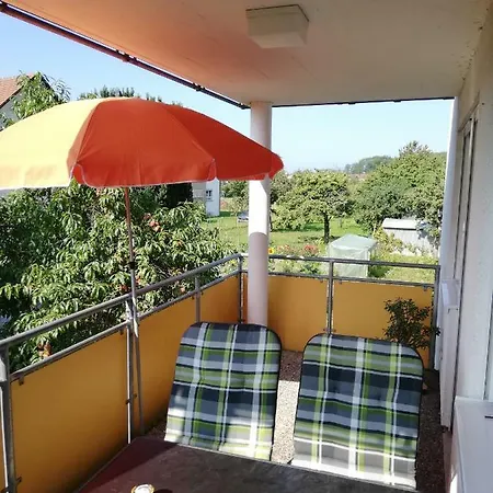 Ferienwohnung Apfelblute * 腓特烈港